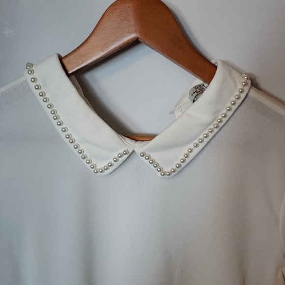 Dex Pearl Collar Blouse - Picture 2 of 6